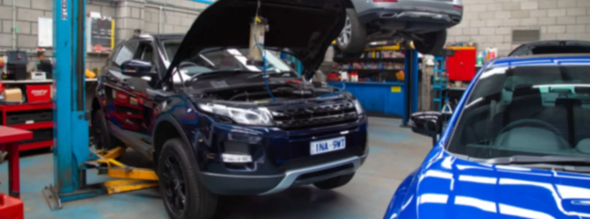 Автосервиз Автоекспрес 98 - автомобил на подемник